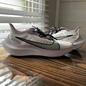 Nike Zoom Gravity U Complete Me Running Sneakers